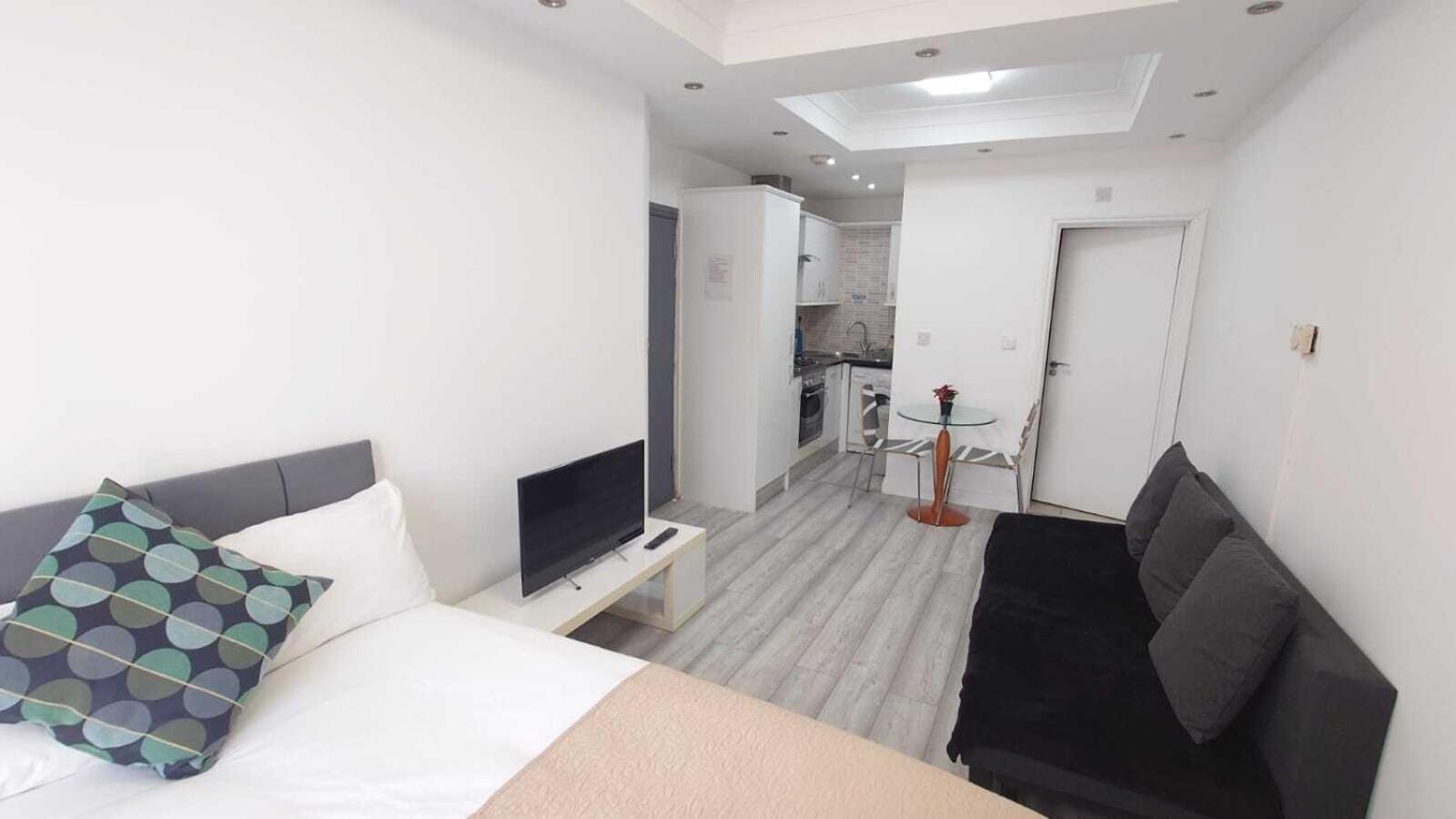 Eurostar City Apartments London Room photo